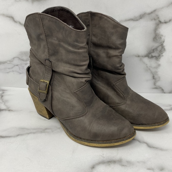 Hot Topic Shoes - Hot Topic Brown Booties Size 7